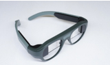 SABIC ULTEM™树脂助力亮亮视野，为听障群体和跨语言交流人士提供轻便舒适的听语者AR字幕眼镜