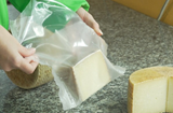 用奶酪废料包装奶酪：延长保质期，减少食物浪费